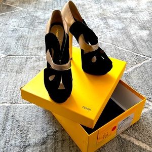Beautiful Fendi heels size 40 never worn!